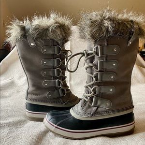 Sorel Joan of Arctic Boots Grey/Black NWT SIZE 8